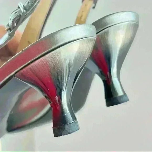 SALVATORE FERRAGAMO GREY LEATHER SLINGBACK KITTY HEEL OPEN TOE SANDALS 6.5 - Picture 9 of 16